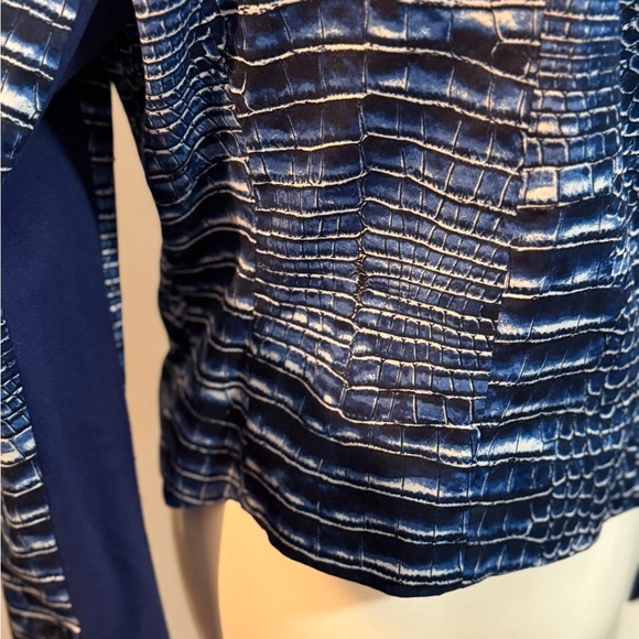 BCBGMaxAzria Blue Crocodile Textured Blazer - Picture 5 of 7